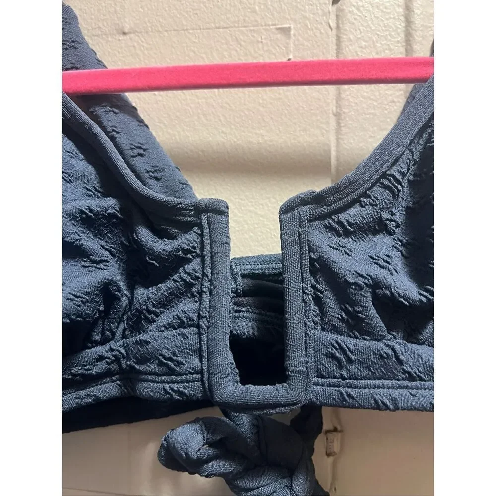 Woman’s Swimsuit Top Size XL